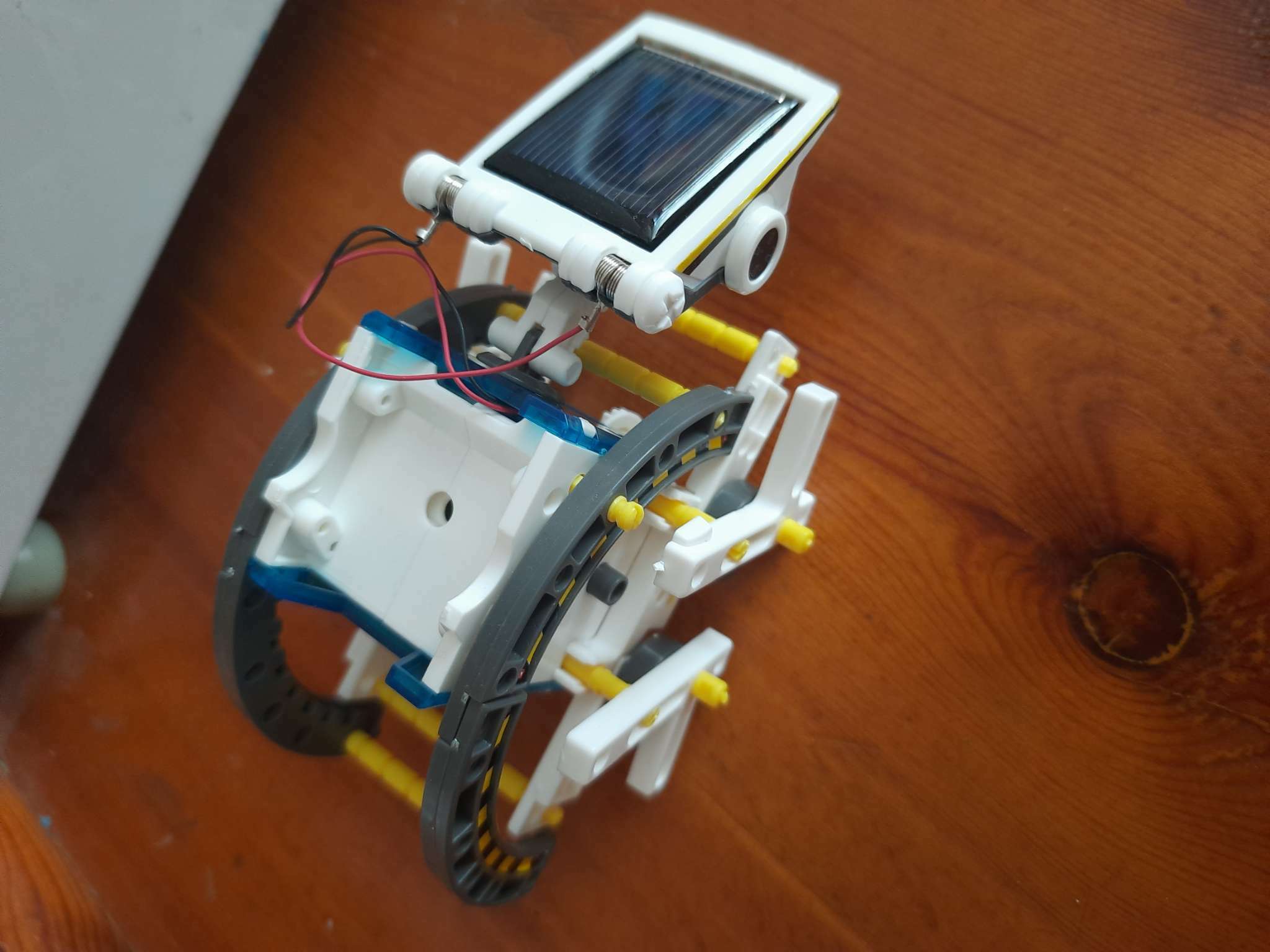 Фотография покупателя товара Набор для опытов «Робот», 14 в 1, работает от солнечной батареи - Фото 2