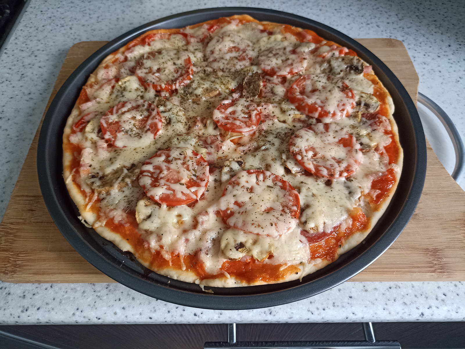 Фотография покупателя товара Форма для пиццы Доляна «Жаклин», 33×1.5 см, перфорированная, антипригарное покрытие, цвет чёрный - Фото 1