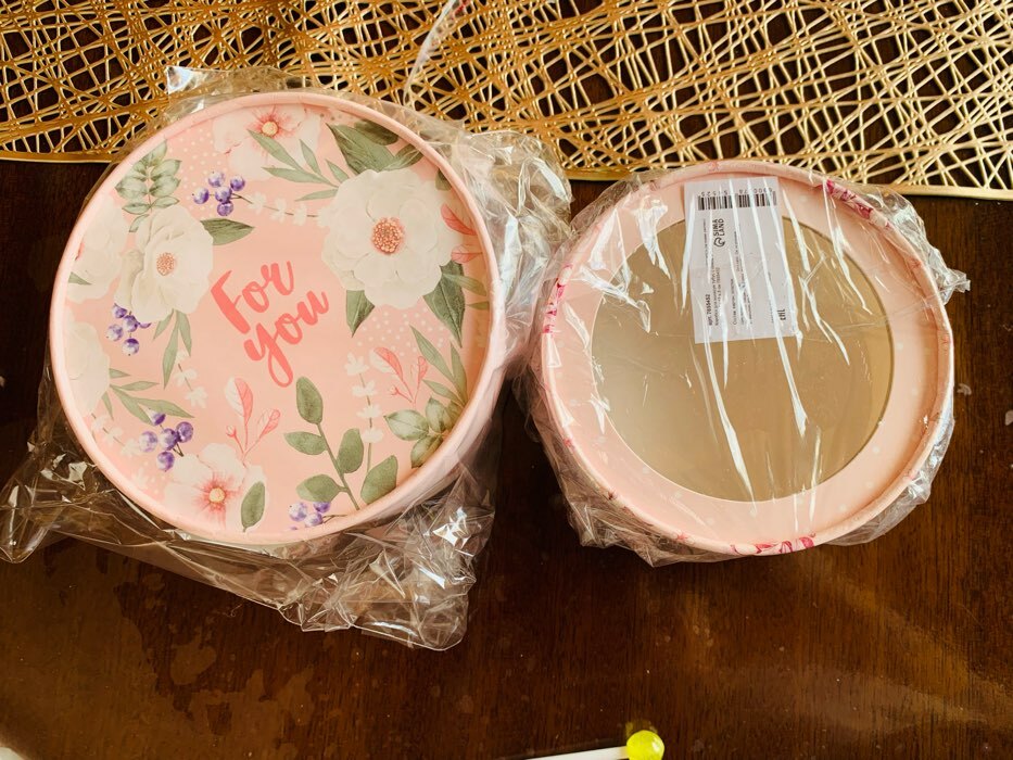 Фотография покупателя товара Коробка для макарун, кондитерская упаковка тубус с окном, «Розовые цветы» 12 х 12 х 5 см - Фото 22