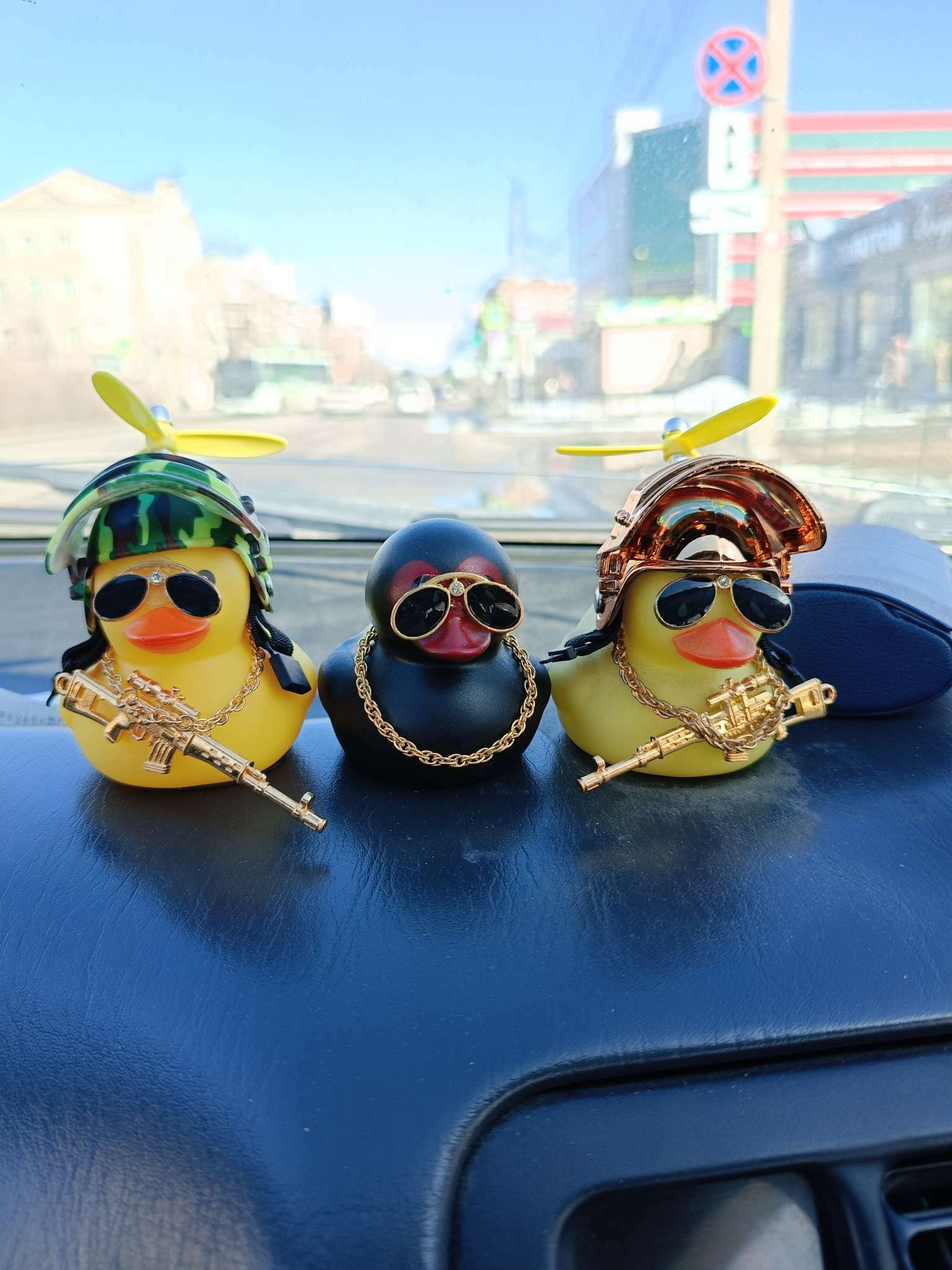 Фотография покупателя товара Игрушка на панель автомобиля «Утка в шлеме хаки» жёлтая - Фото 1