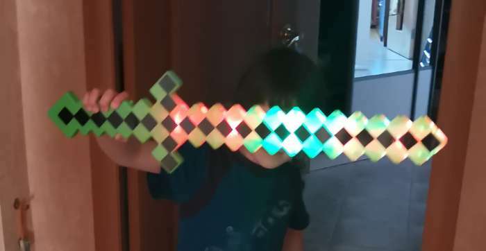 Фотография покупателя товара Меч световой «Крафт», световые и звуковые эффекты, работает от батареек, цвета МИКС