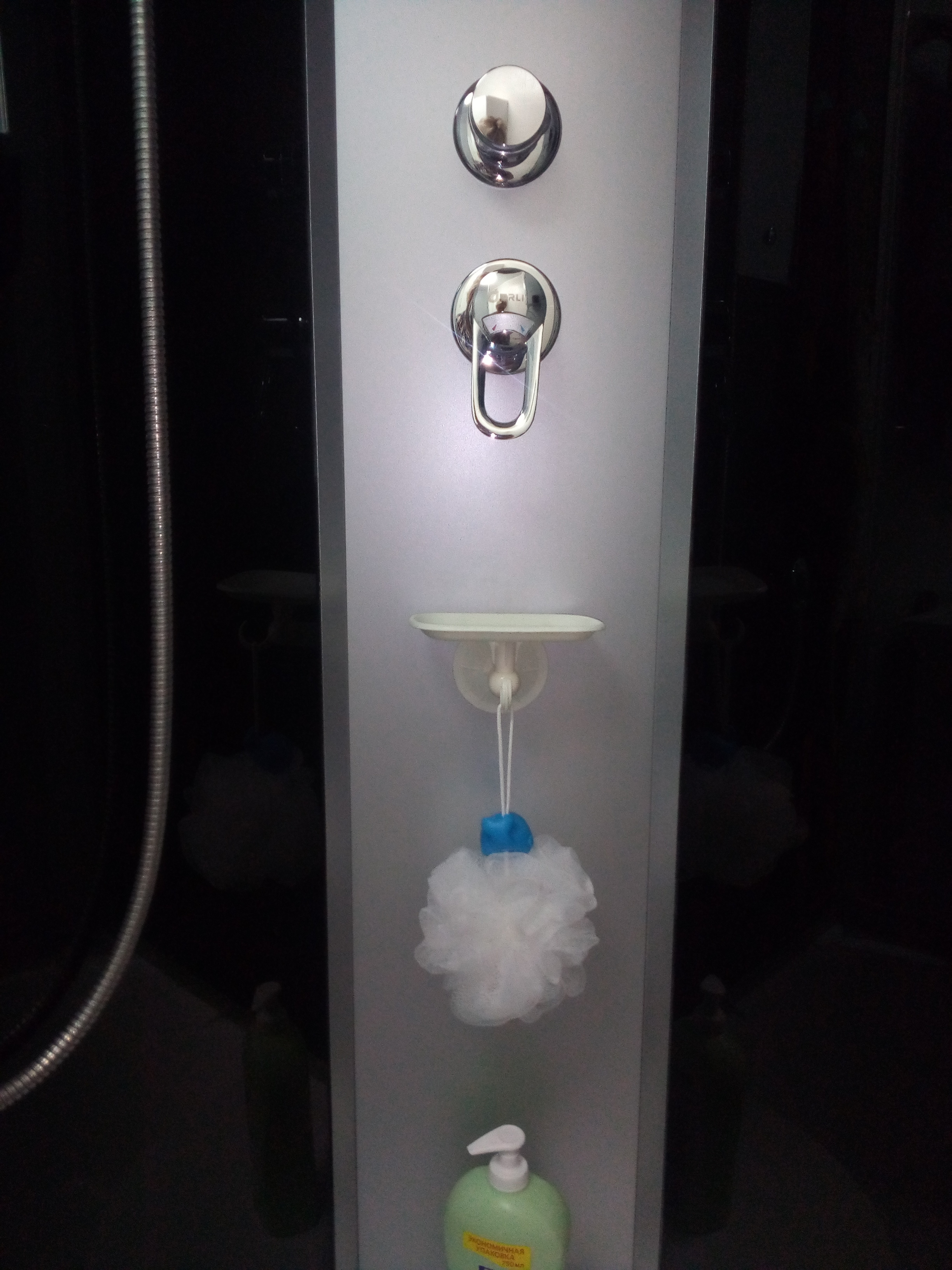 Фотография покупателя товара Мыльница пластиковая с крючком на вакуумной присоске, 14×10×8,3 см, цвет белый - Фото 1