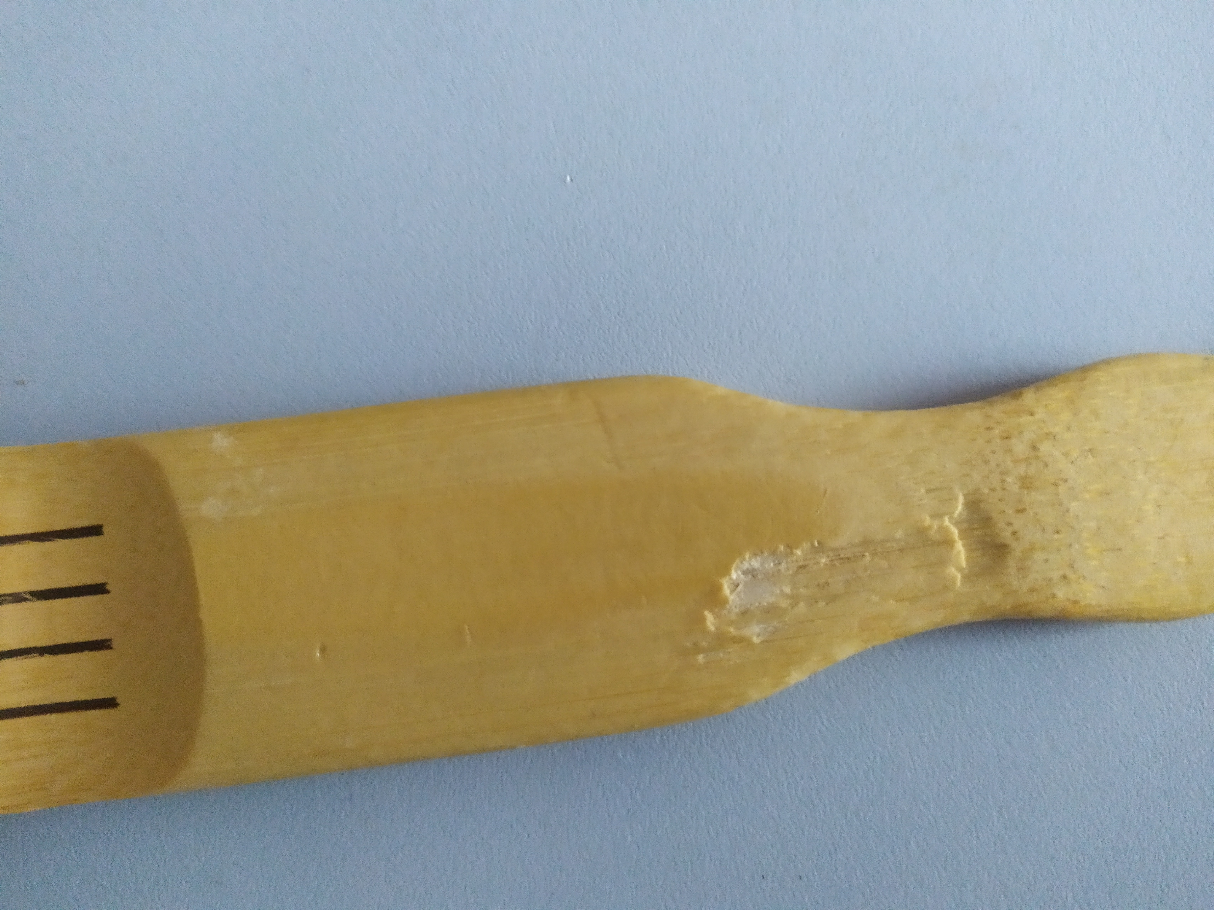 Фотография покупателя товара Массажёр-чесалка, двусторонний, из бамбука, 45 × 3,5 см, цвет бежевый - Фото 2