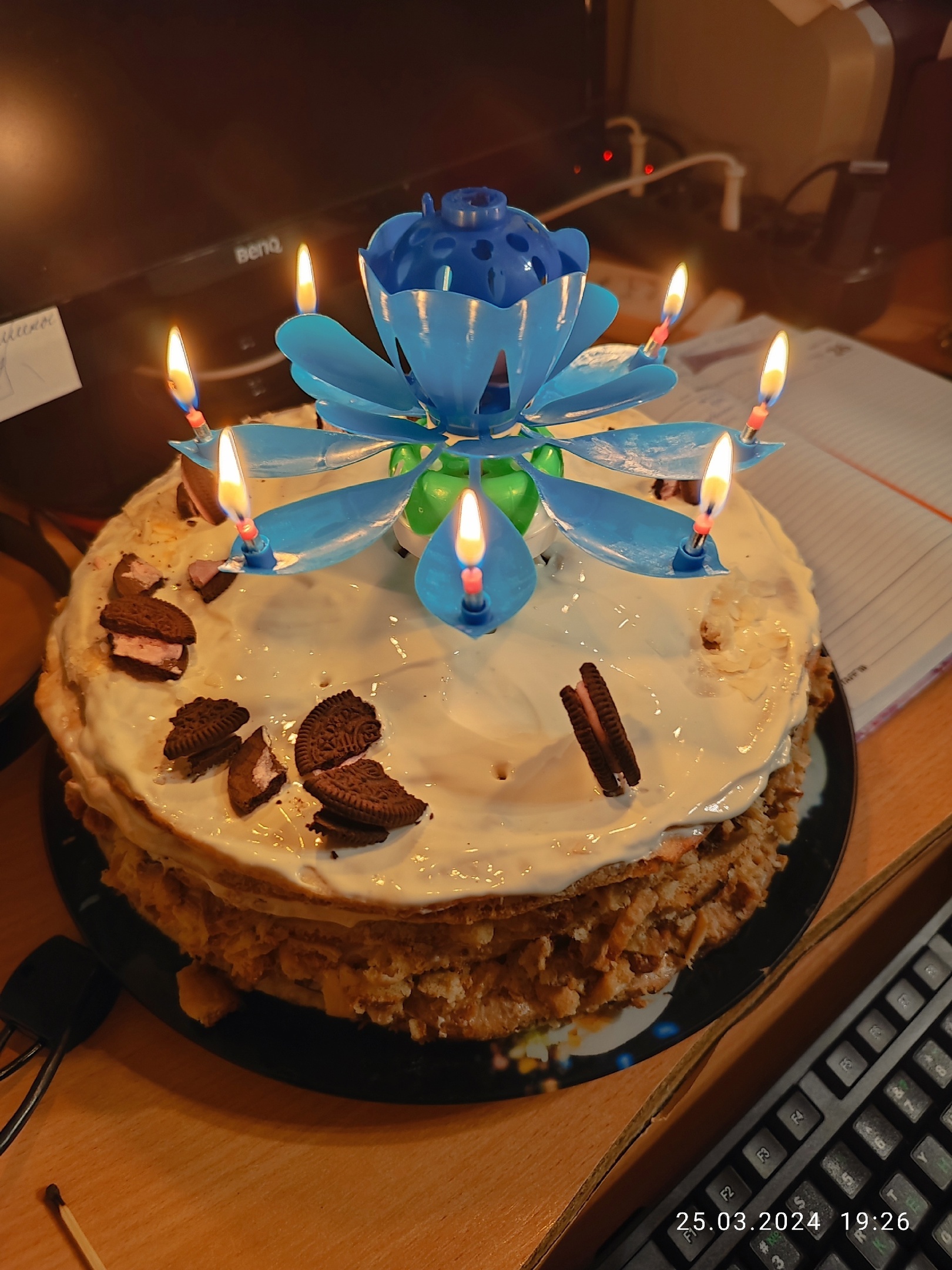 Фотография покупателя товара Свеча для торта музыкальная "Тюльпан", крутящаяся, синяя, 14,5×6 см