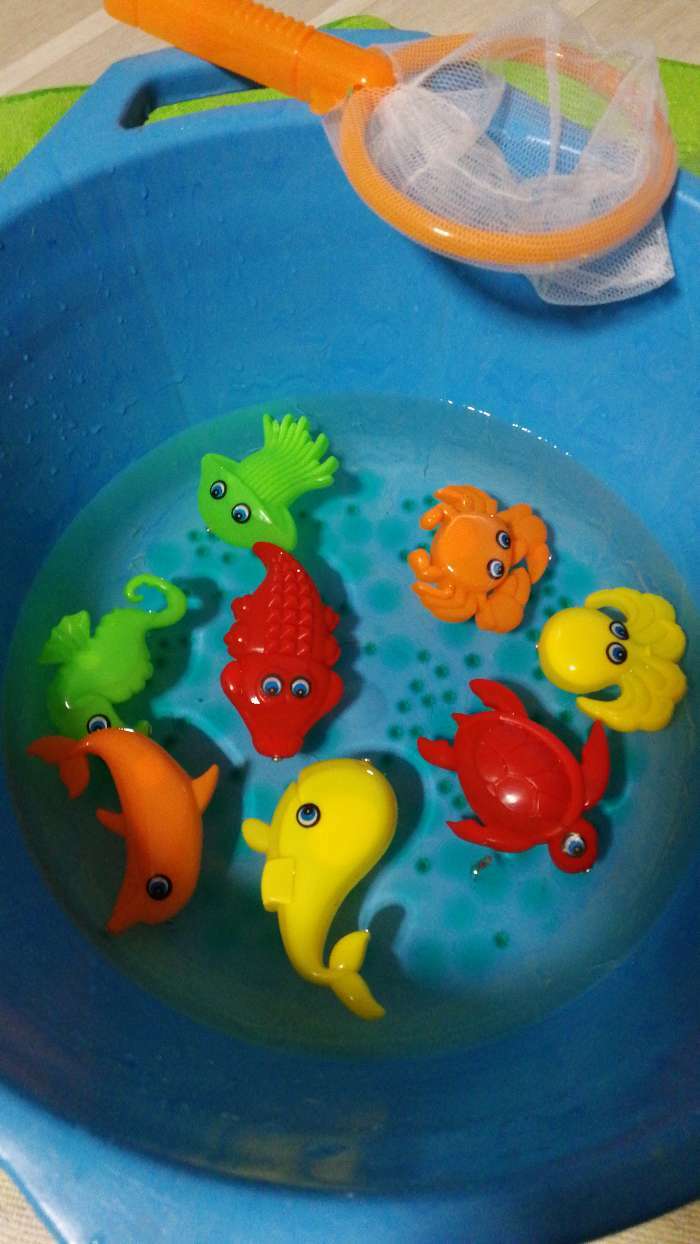 Фотография покупателя товара Магнитная рыбалка для детей «Морские жители», 10 предметов: 1 удочка, 1 сачок, 8 игрушек, цвета МИКС - Фото 13