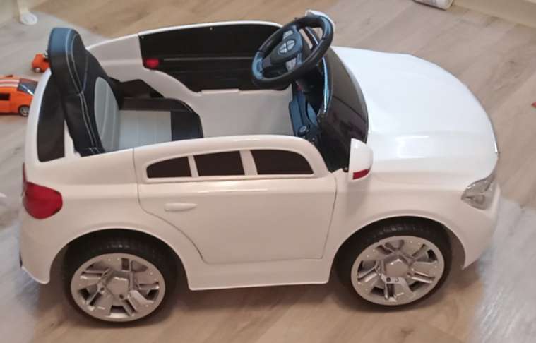 Фотография покупателя товара Электромобиль «Престиж», 2 мотора, EVA колеса, активная подвеска, цвет белый - Фото 1