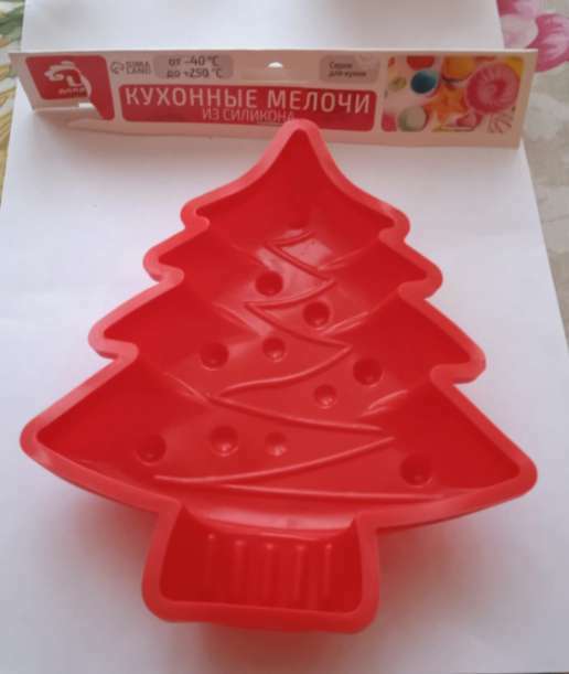 Фотография покупателя товара Форма для выпечки Доляна «Ёлочка с гирляндой», силикон, 18×14,5×3,5 см, цвет красный - Фото 1