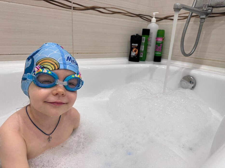 Фотография покупателя товара Набор для плавания детский ONLYTOP «Русалка»: шапочка, очки, беруши, зажим для носа - Фото 1