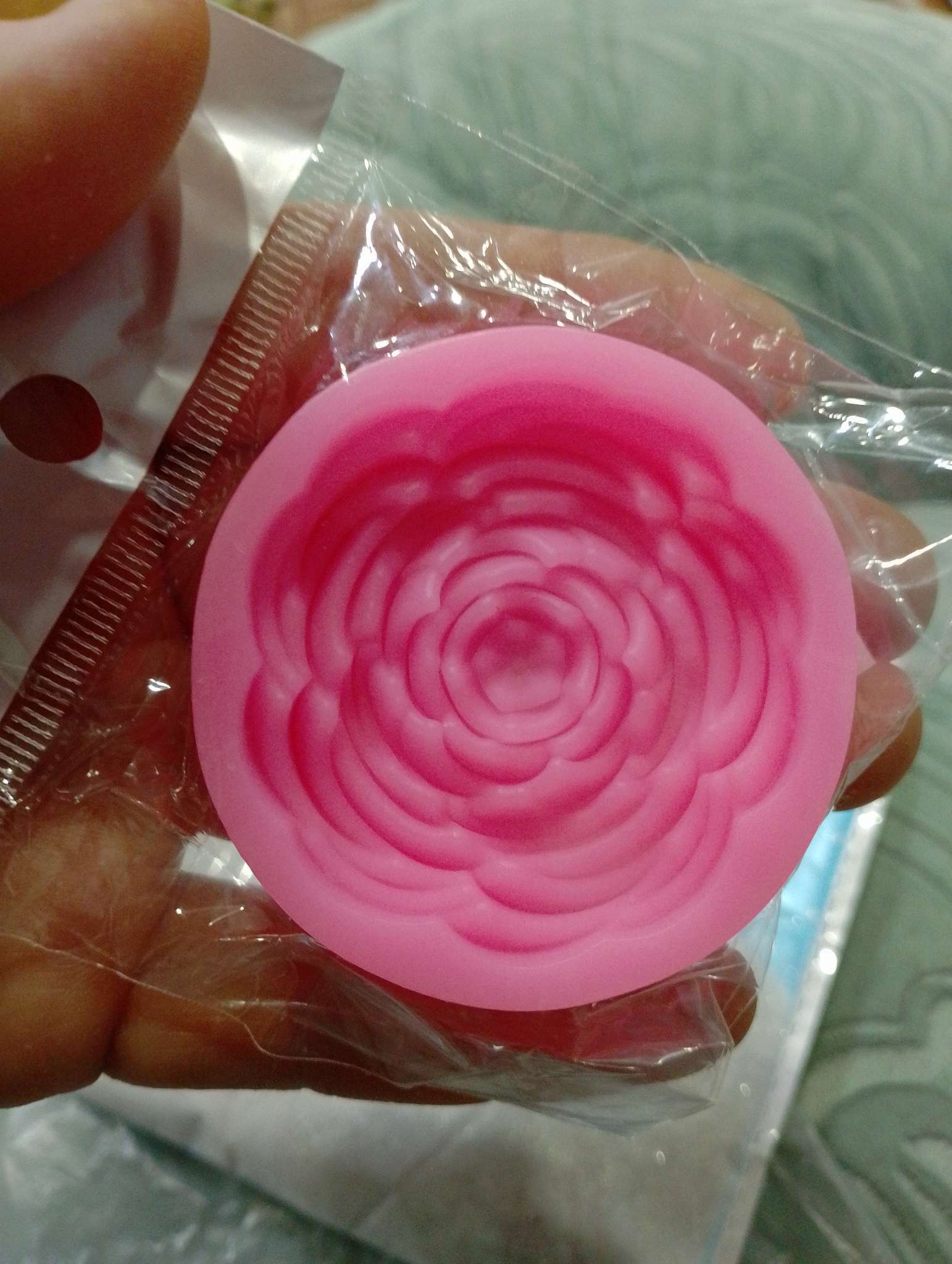 Фотография покупателя товара Молд «Прекрасная роза», силикон, 5,7×5,7×1,2 см, цвет МИКС - Фото 1