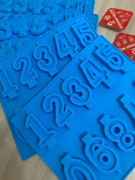 Фотография покупателя товара Форма для выпечки Доляна «Цифры», силикон, 26×21 см, 10 ячеек (7×4 см), цвет МИКС