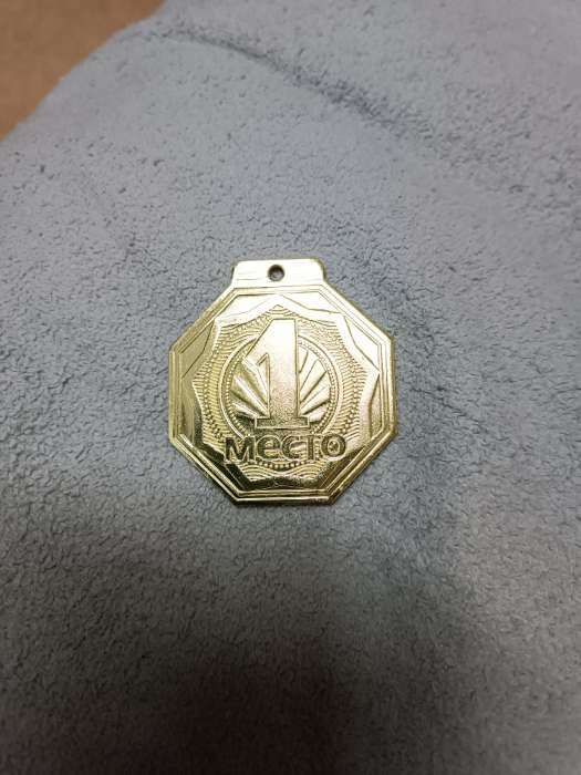 Фотография покупателя товара Медаль призовая «1 место» золото 199, d=5 см, без ленты - Фото 4