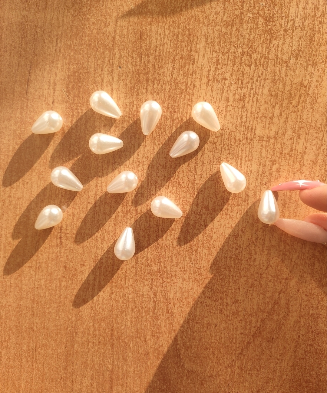 Фотография покупателя товара Бусины пластиковые «Жемчуг», капля 0.8×0.4×0.4 см, набор 10 г, цвет белый - Фото 1