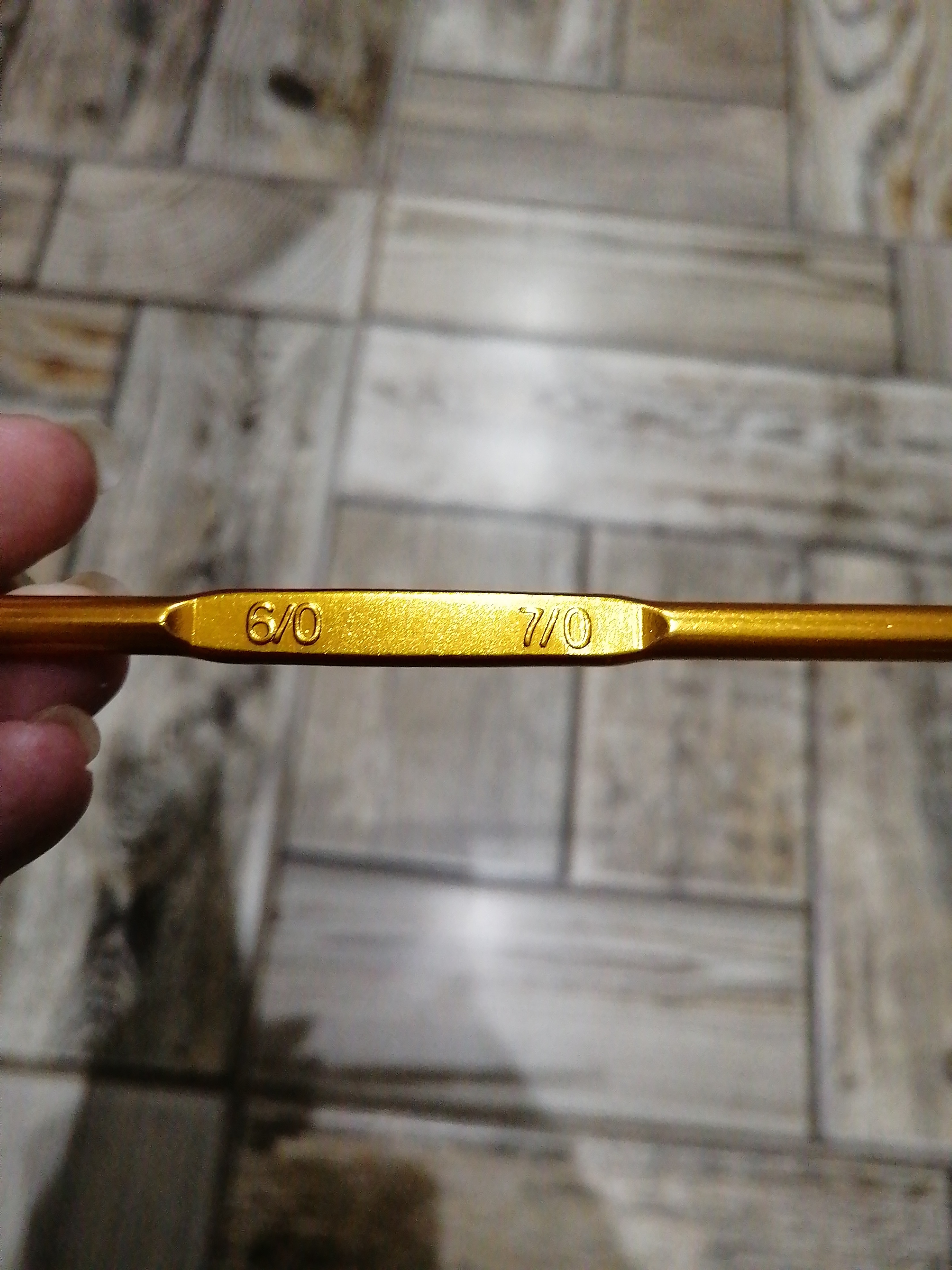 Фотография покупателя товара Крючок для вязания, двусторонний, d = 6/7 мм, 13 см, цвет золотой - Фото 8