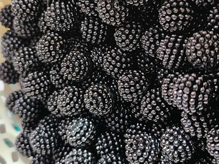 Фотография покупателя товара Бусины пришивные «Ежевика», d = 12 мм, 500 г, цвет чёрный - Фото 2