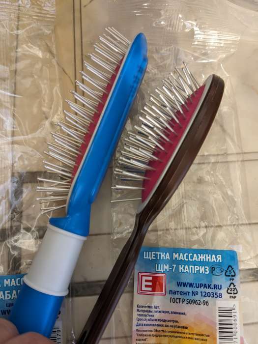 Фотография покупателя товара Расчёска массажная, 4 × 17 см, цвет МИКС