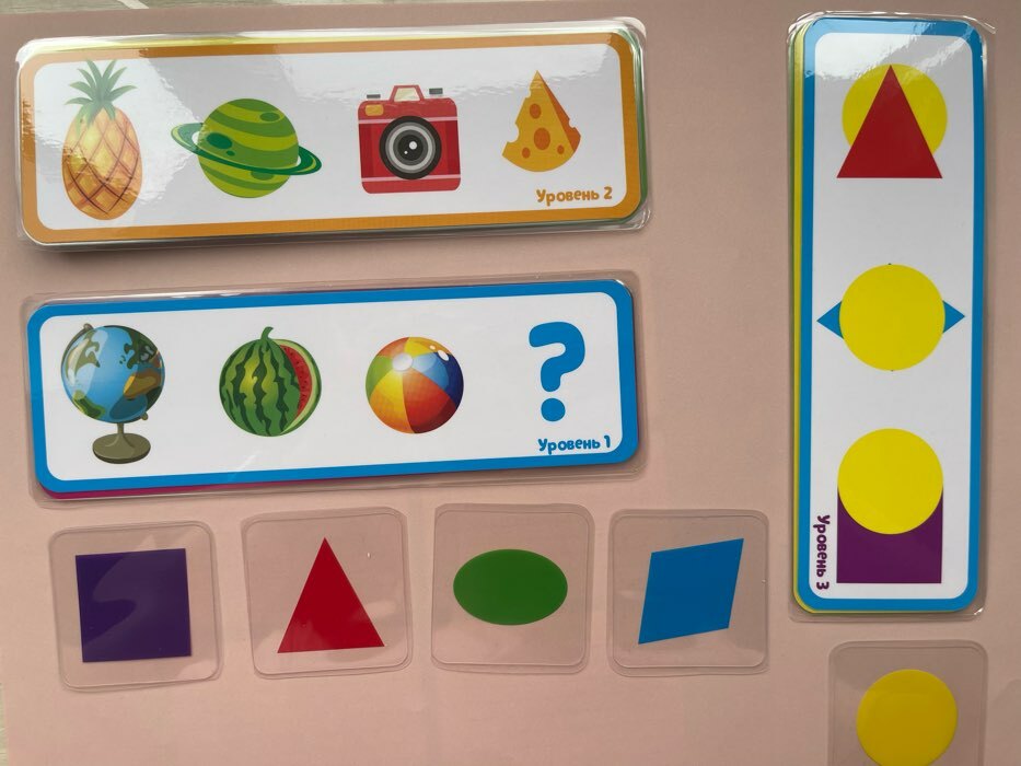 Фотография покупателя товара Развивающий набор «Я учу фигуры», с прозрачными карточками, формы, цвета, по методике Монтессори