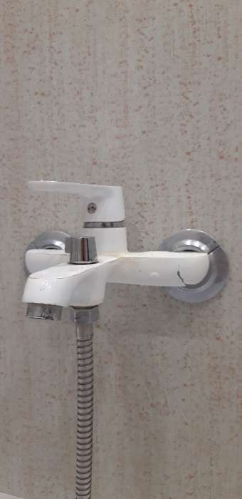Фотография покупателя товара Cмеситель для ванны Accoona A6366G, с душевым набором, силумин, цвет белый - Фото 1