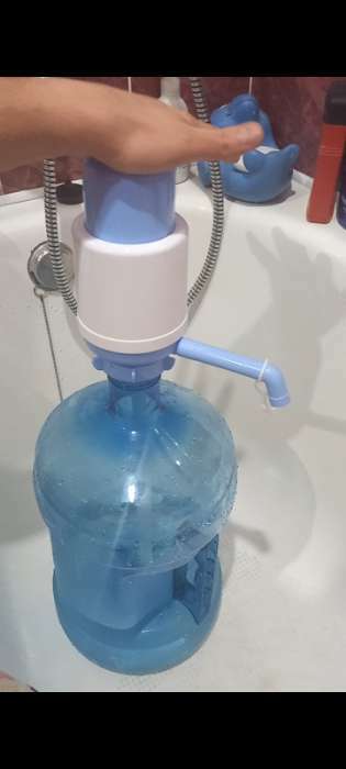 Фотография покупателя товара Помпа для воды Luazon Norma, механическая, большая, под бутыль от 11 до 19 л, голубая - Фото 2