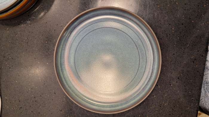 Фотография покупателя товара Тарелка фарфоровая обеденная Magistro Garland, d=22,5 см, цвет синий - Фото 1
