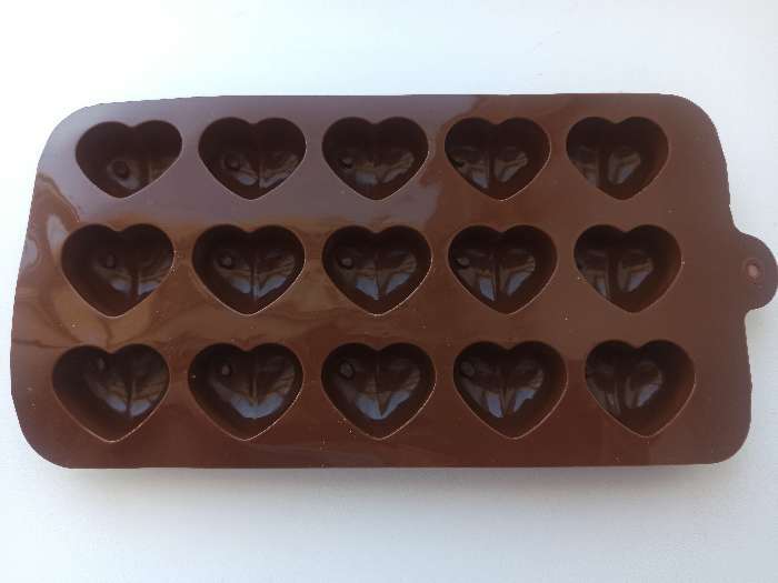 Фотография покупателя товара Форма для шоколада Доляна «Сердечки», 20,5×10 см, 15 ячеек (3×2,6 см), цвет МИКС - Фото 18