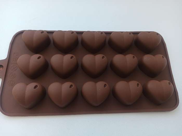 Фотография покупателя товара Форма для шоколада Доляна «Сердечки», силикон, 19,5×10×1,8 см, 15 ячеек (2,7×2,3 см), цвет МИКС - Фото 18