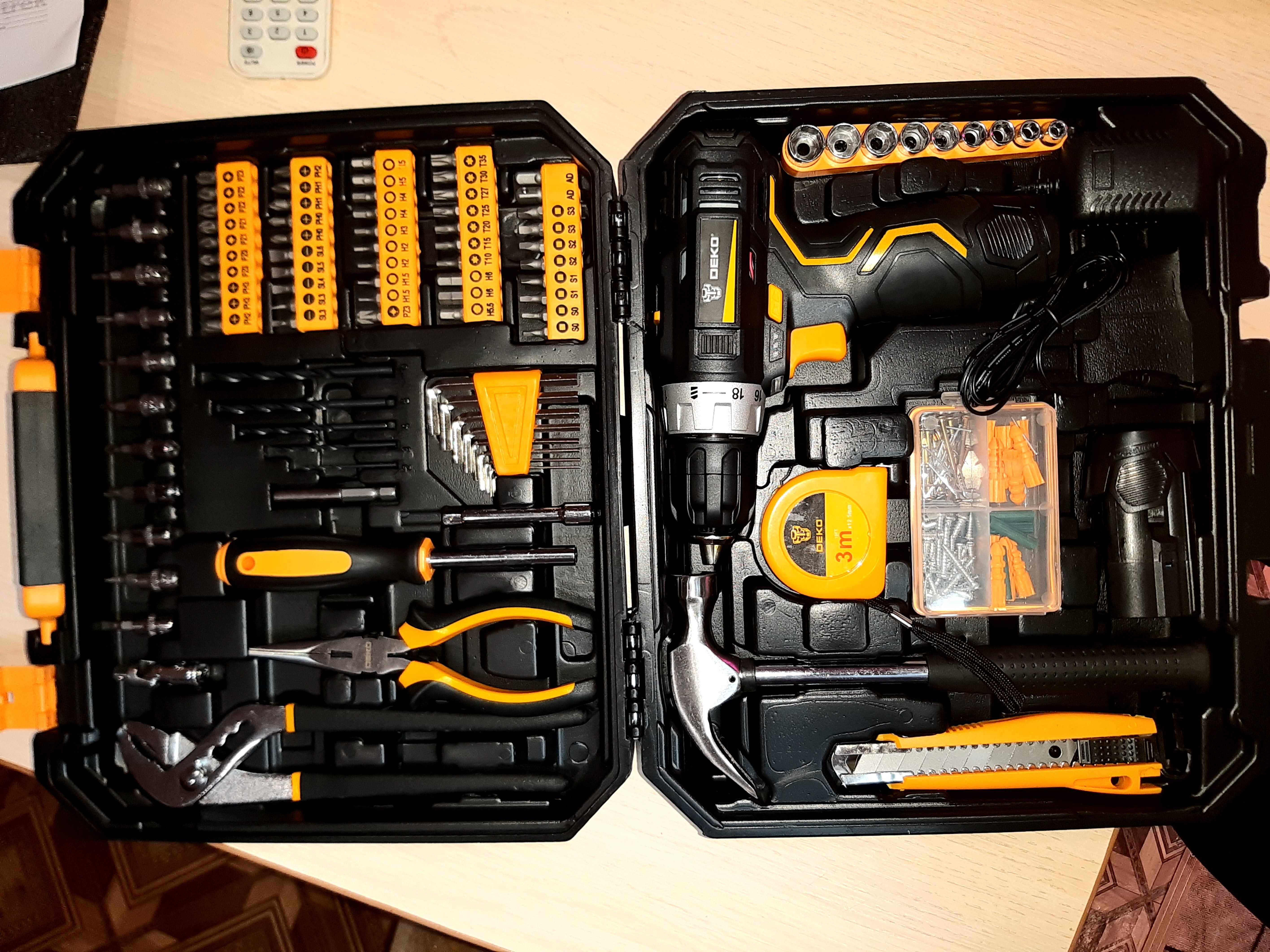 Фотография покупателя товара Дрель-шуруповерт DEKO GCD12DU3 и набор инструментов DEKO, 12 В, 1.5 Ah, 195 предметов - Фото 1