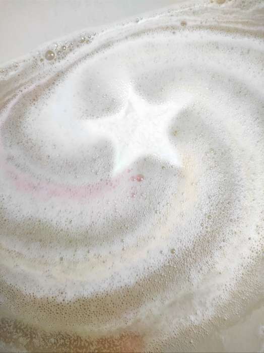 Фотография покупателя товара Бомбочка для ванны "Звезда" , белая, радужная, 150 г - Фото 1