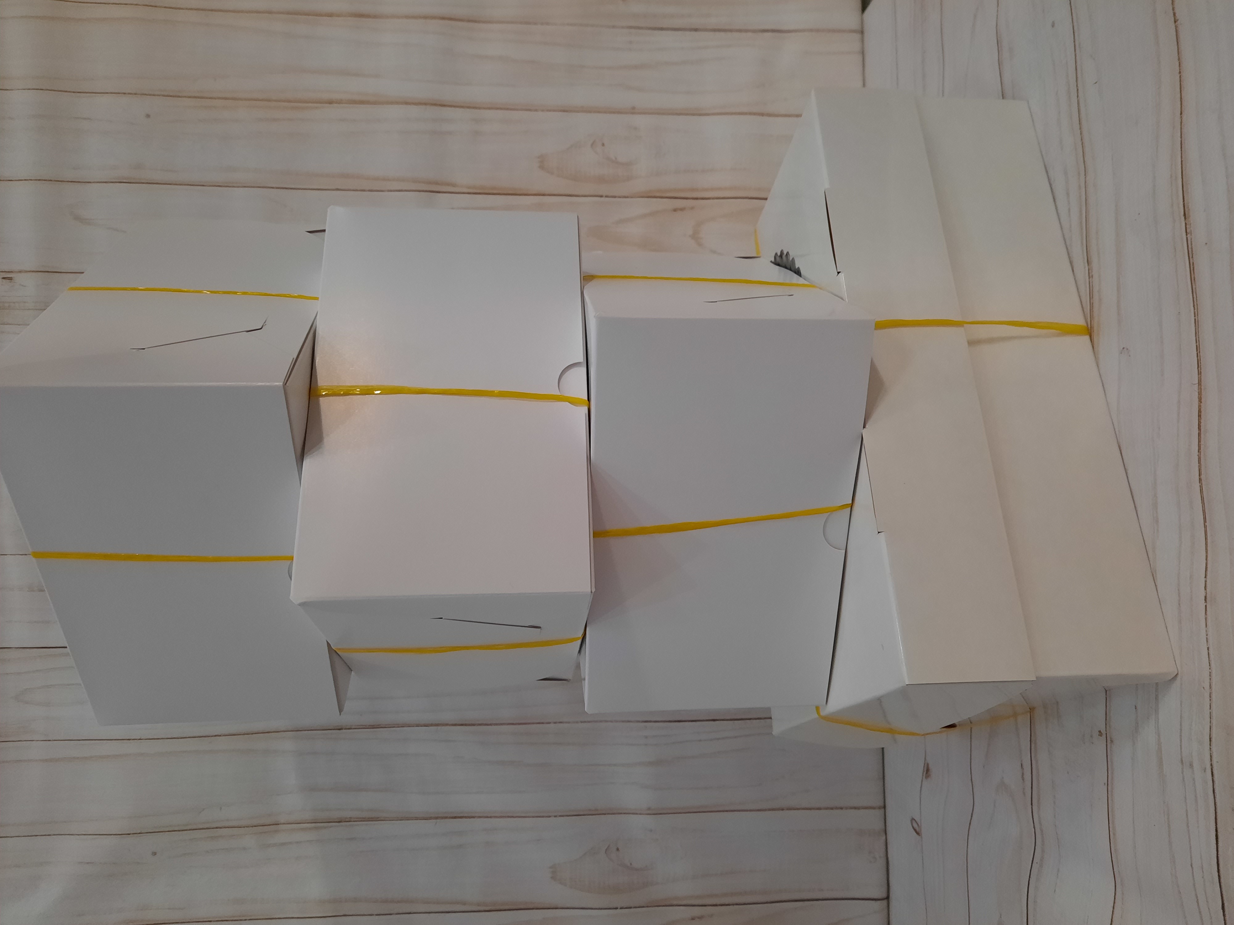 Фотография покупателя товара Кондитерская складная коробка для капкейков с окном на 4 шт, крафт 16 х 16 х 10 см - Фото 4