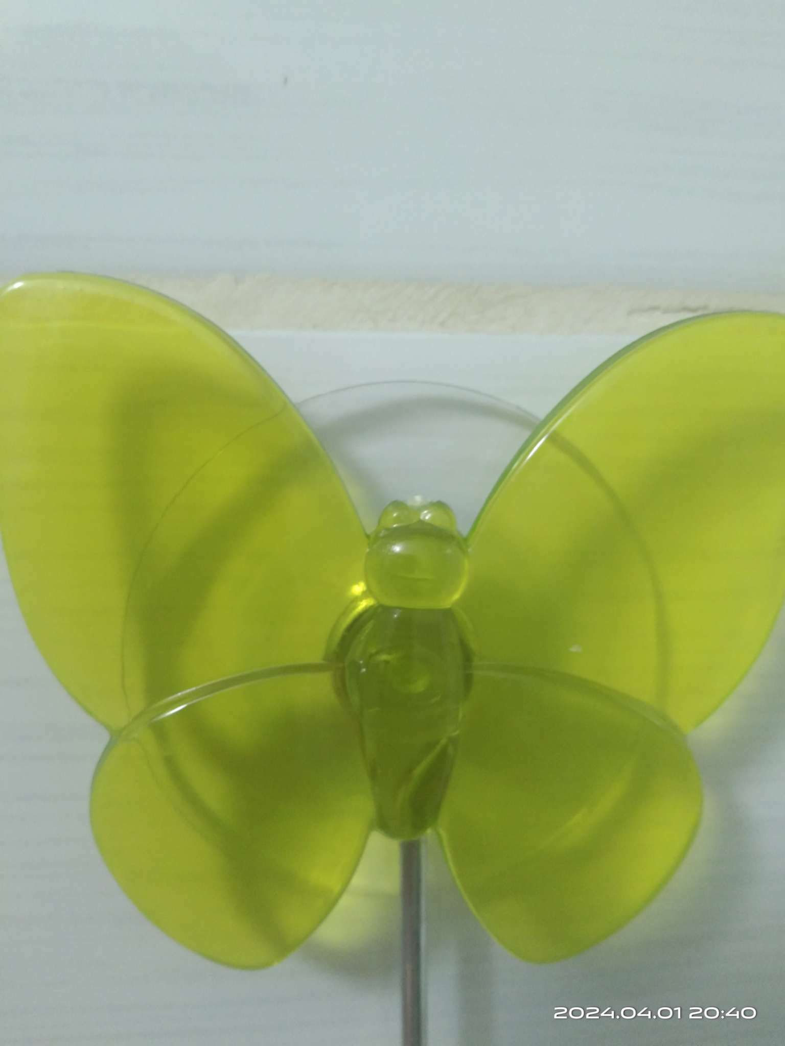 Фотография покупателя товара Крючок на вакуумной присоске «Бабочка», цвет МИКС - Фото 3
