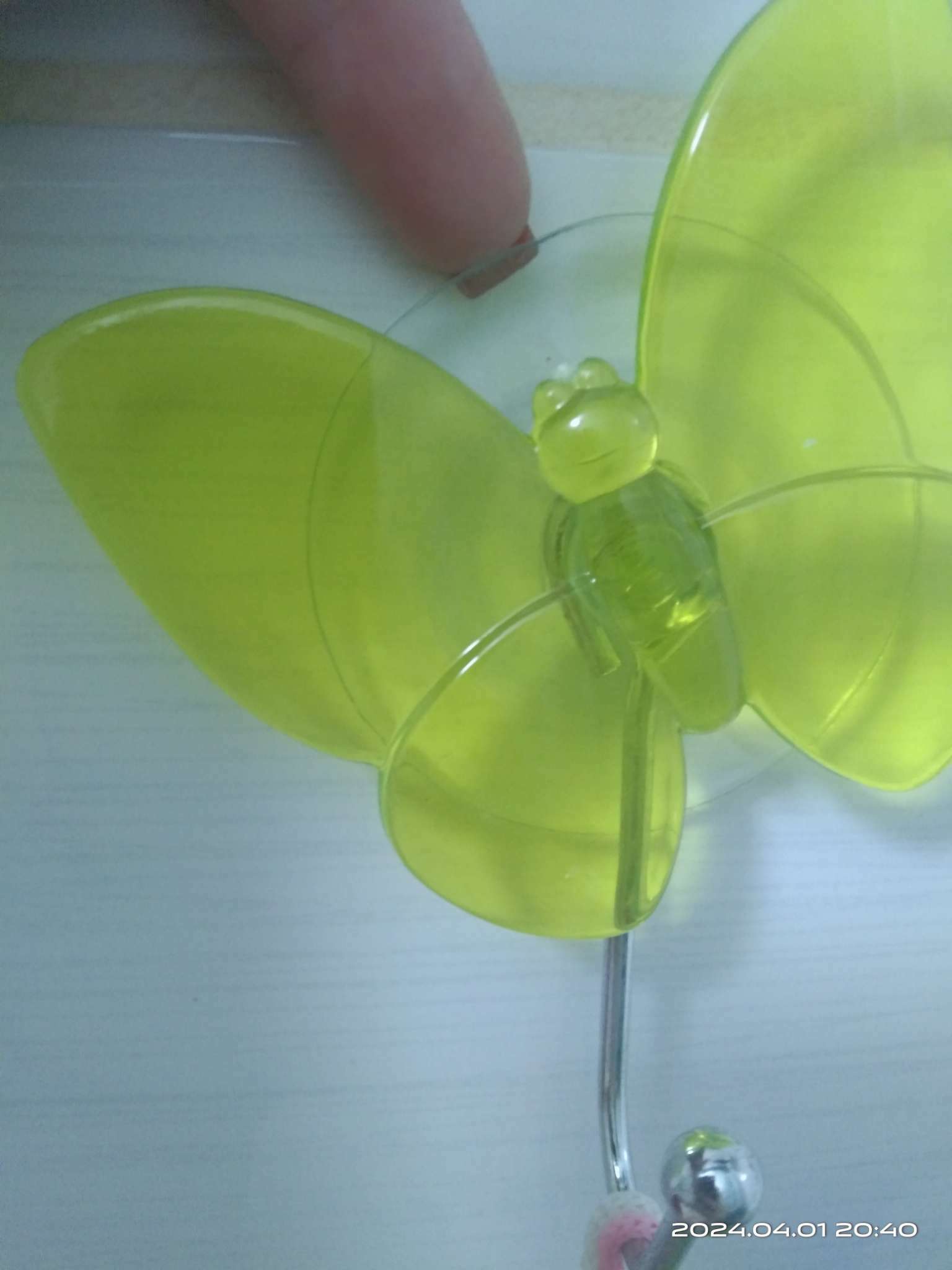 Фотография покупателя товара Крючок на вакуумной присоске «Бабочка», цвет МИКС