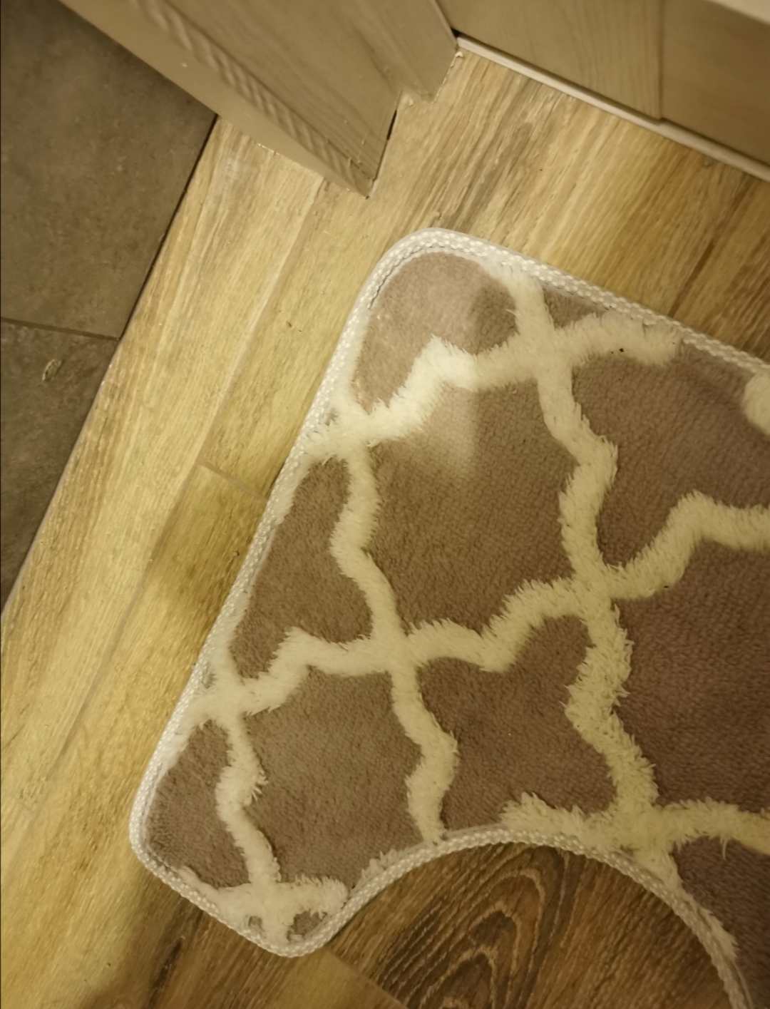 Фотография покупателя товара Набор ковриков для ванной и туалета Доляна «Трафарет», 2 шт, 40×50, 50×80 см, цвет серый - Фото 5