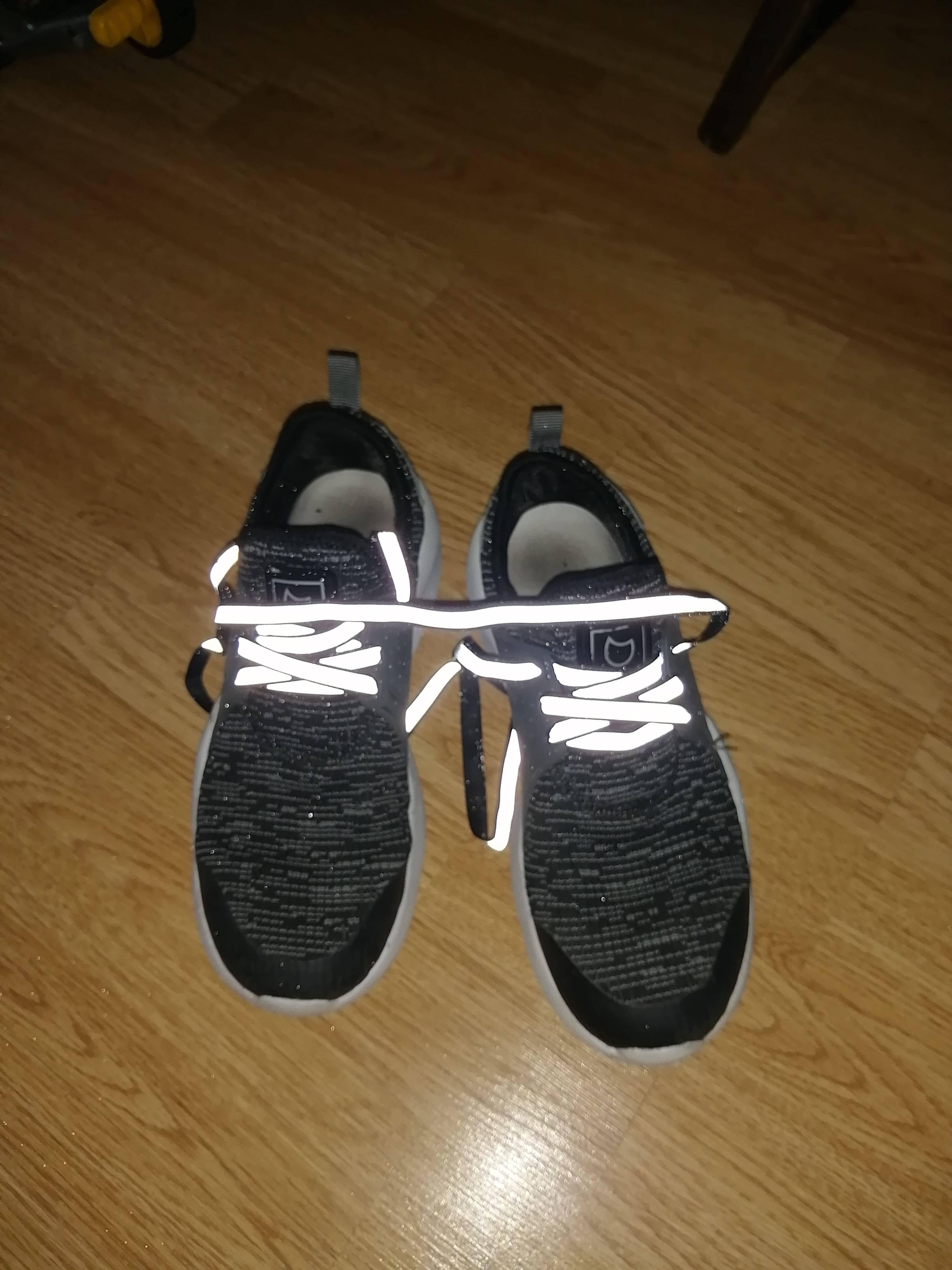 Фотография покупателя товара Шнурки для обуви, пара, плоские, со светоотражающей полосой, 10 мм, 110 см, цвет белый - Фото 1
