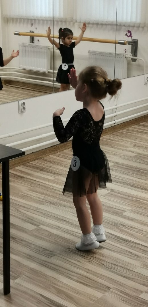 Фотография покупателя товара Купальник гимнастический Grace Dance, с длинным рукавом, кружево 3, р. 30, цвет чёрный - Фото 3