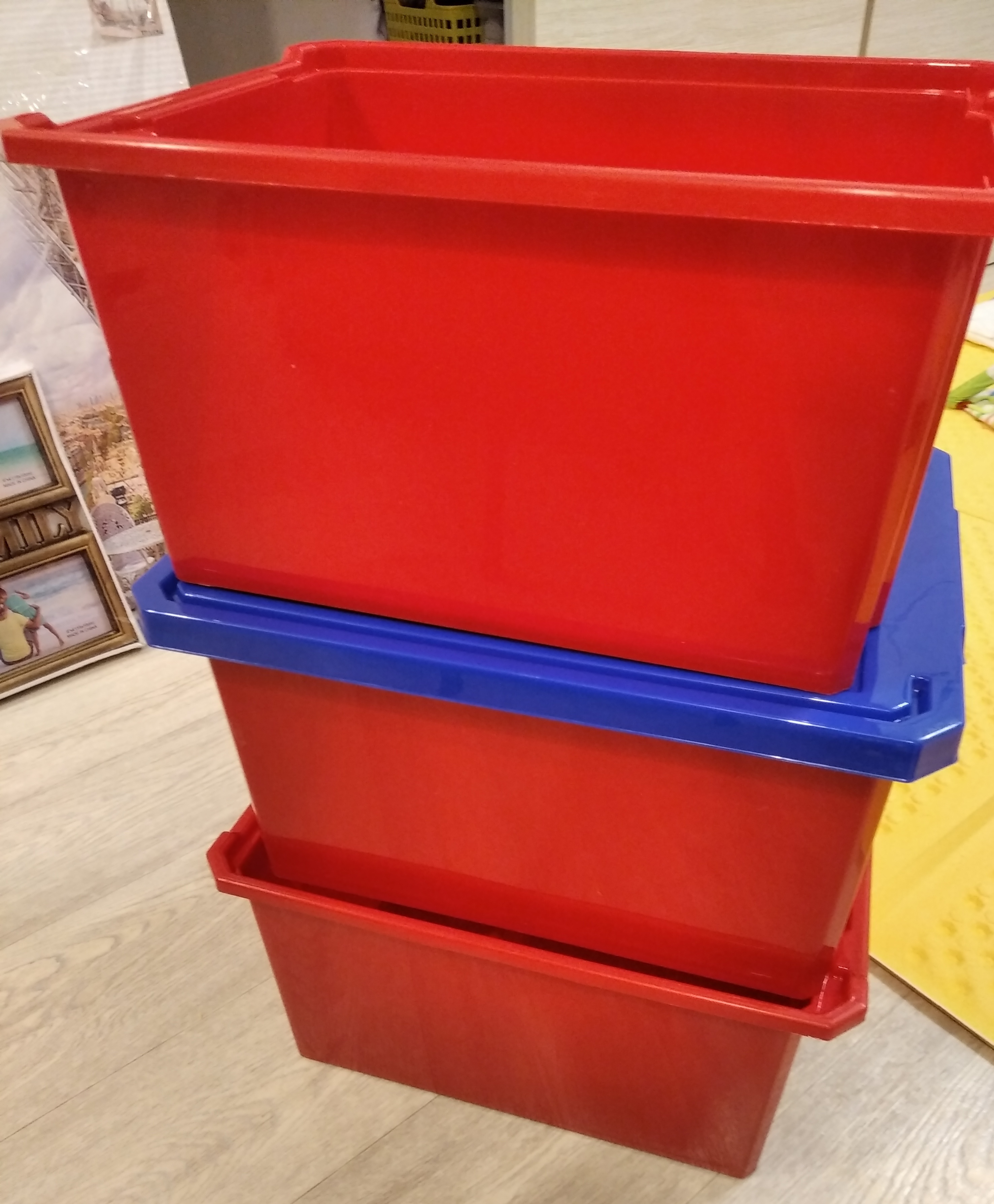 Фотография покупателя товара Ящик для игрушек Little Angel «Лего», 57 л, на колесах с крышкой, цвет красный - Фото 2