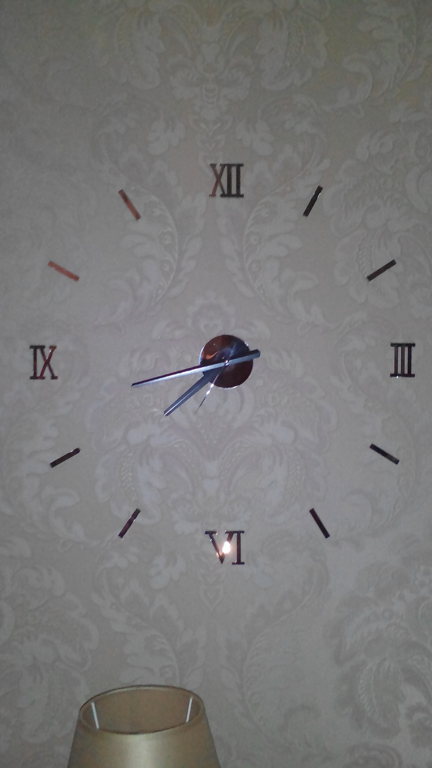 Фотография покупателя товара Часы-наклейка "Давис", плавный ход, d-45 см, сек. стрелка 12 см, серебро - Фото 2