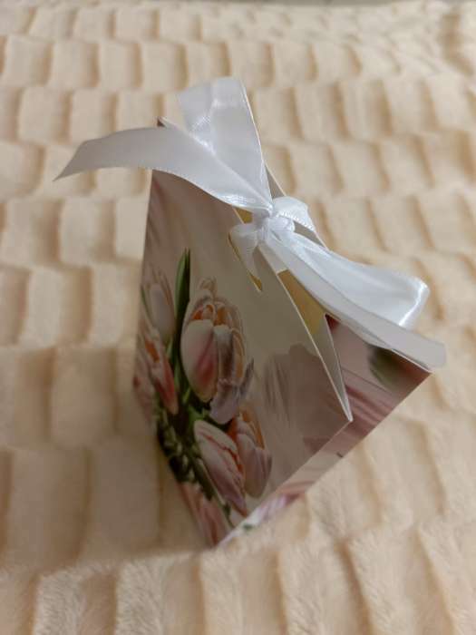 Фотография покупателя товара Пакет подарочный с лентой, упаковка, «Самой прекрасной», 13 х 23 х 7 см