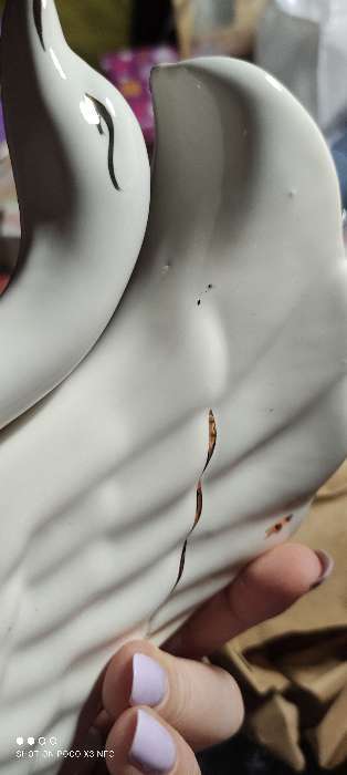 Фотография покупателя товара Ваза керамическая "Лебедь", настольная, золотой декор, лепка, белая, 19 см - Фото 9