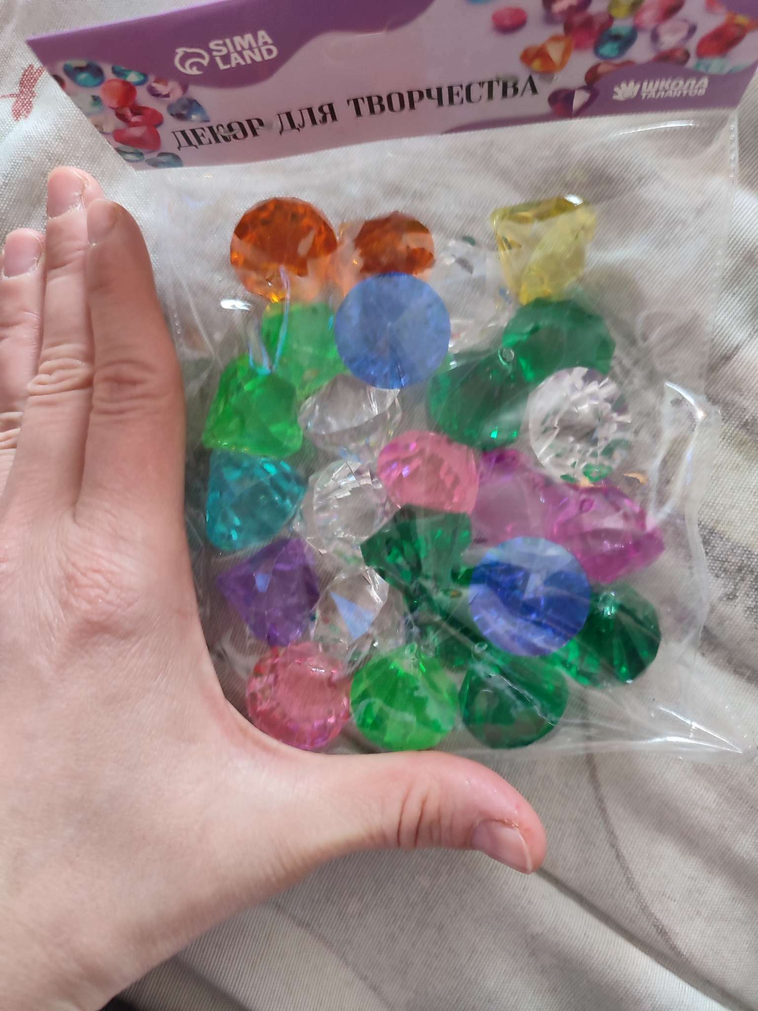 Фотография покупателя товара Кристалы пластиковые декоративные, набор 25 шт., размер 1 шт. — 3 × 2,2 см, цвет МИКС - Фото 6