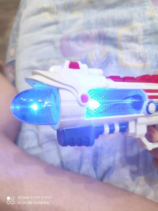 Фотография покупателя товара Пистолет «Космо», световые и звуковые эффекты, работает от батареек, цвета МИКС - Фото 7
