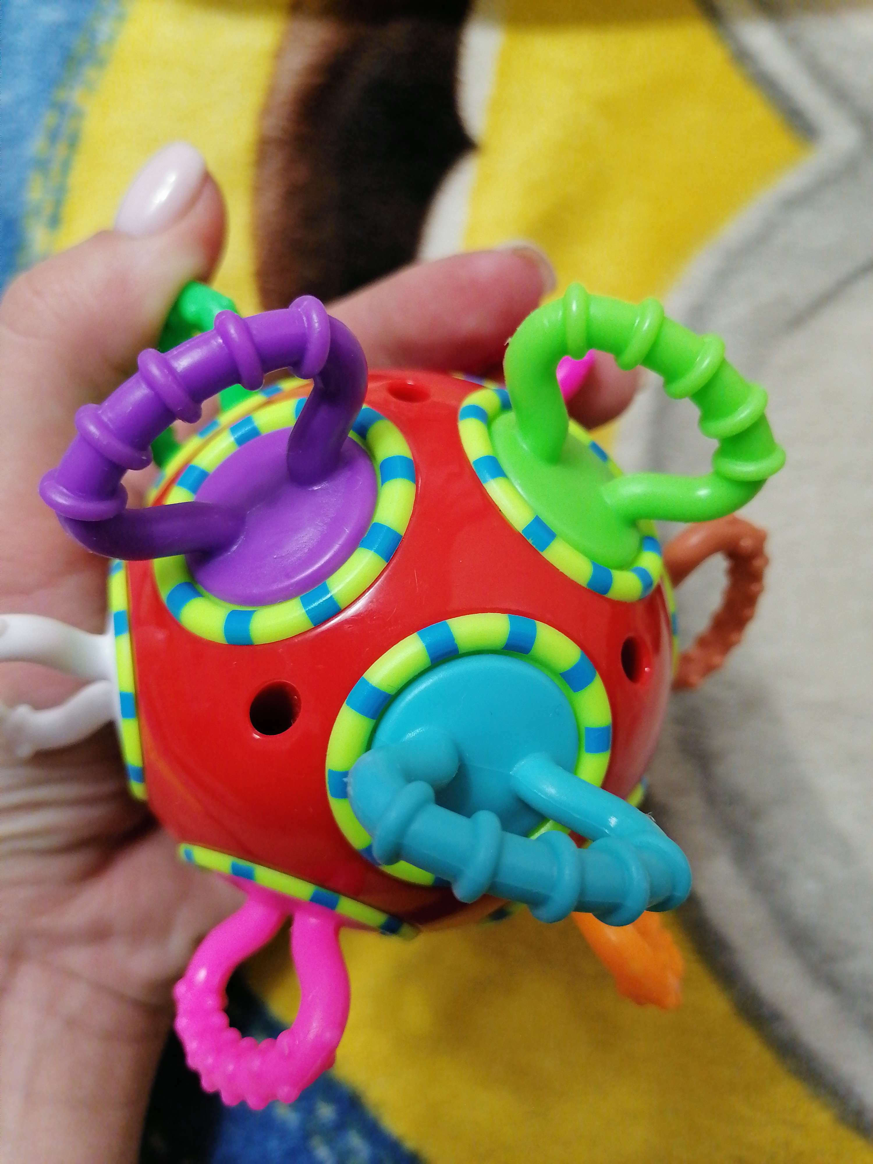 Фотография покупателя товара Развивающая игрушка погремушка - трещотка «Шар», цвет МИКС, Крошка Я - Фото 3