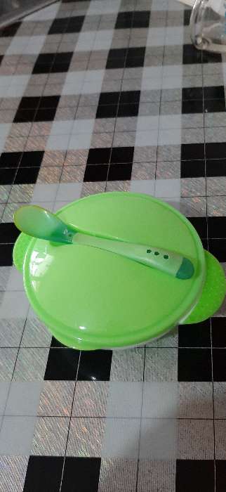 Фотография покупателя товара Набор детской посуды, 3 предмета: тарелка на присоске, крышка, ложка, цвет розовый - Фото 1
