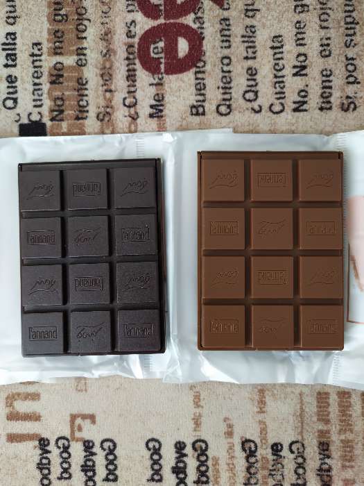 Фотография покупателя товара Зеркало складное «Шоколадное чудо», с расчёской, 8,5 × 6 см, цвет МИКС
