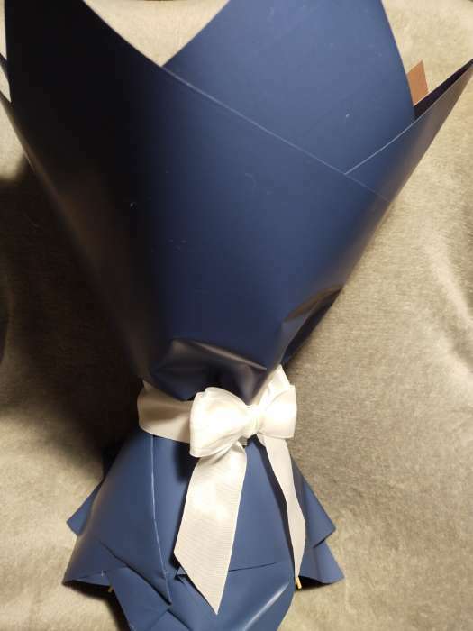 Фотография покупателя товара Пленка для цветов тонированная, матовая, синяя, 56 х 56 см, 65 мкм - Фото 2