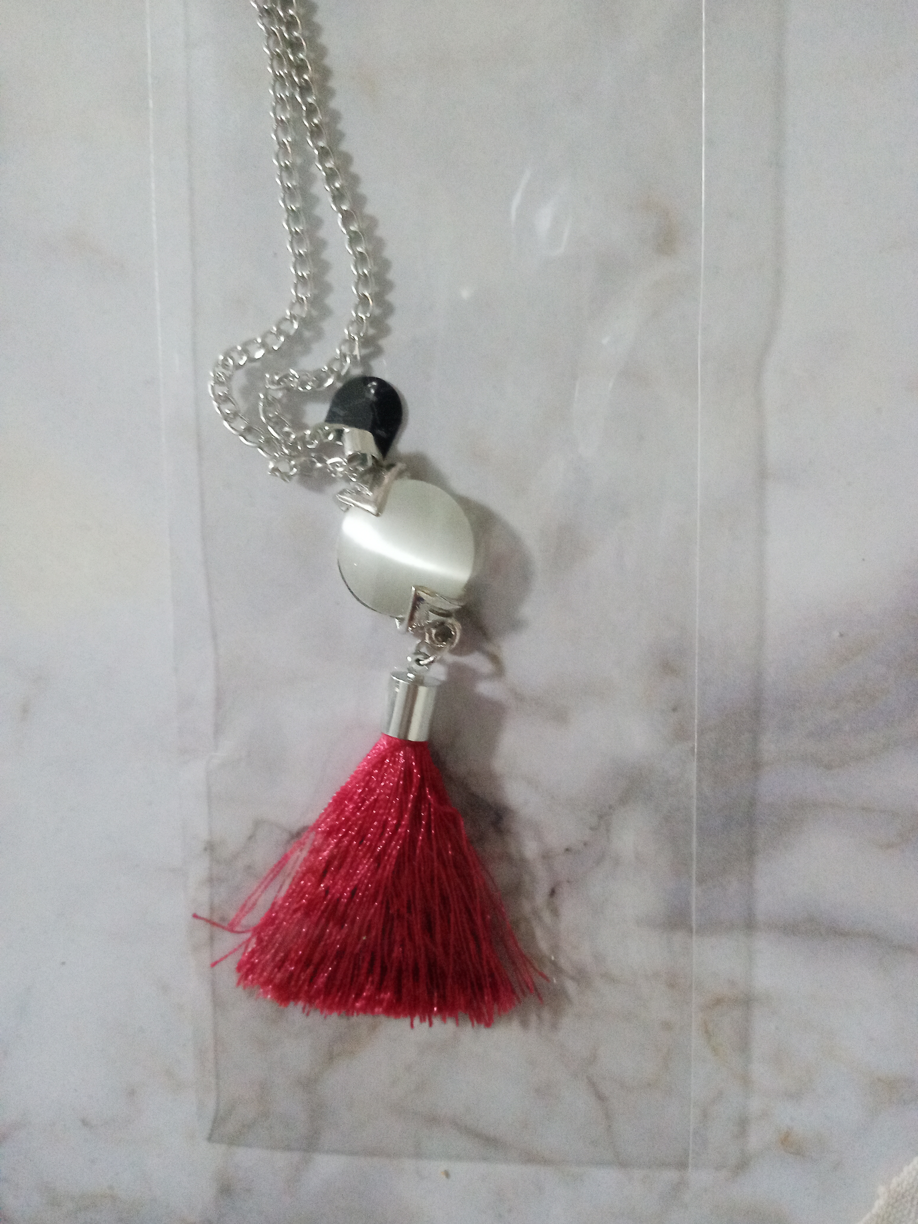 Фотография покупателя товара Гарнитур 2 предмета: серьги, кулон "Кисти" круг натурель, цвет бело-бордовый в серебре, 45 см - Фото 1