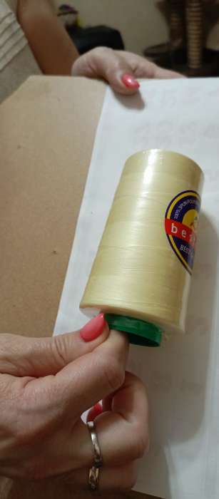 Фотография покупателя товара Нитки промышленные 50/2, для тонких тканей, 5000 ярд (002 бело-жёлтый) - Фото 1