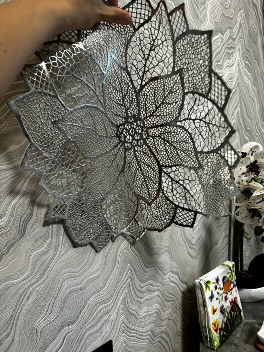 Фотография покупателя товара Набор салфеток сервировочных на стол Доляна «Цветок», 4 шт, 43×43 см, цвет серебряный - Фото 1