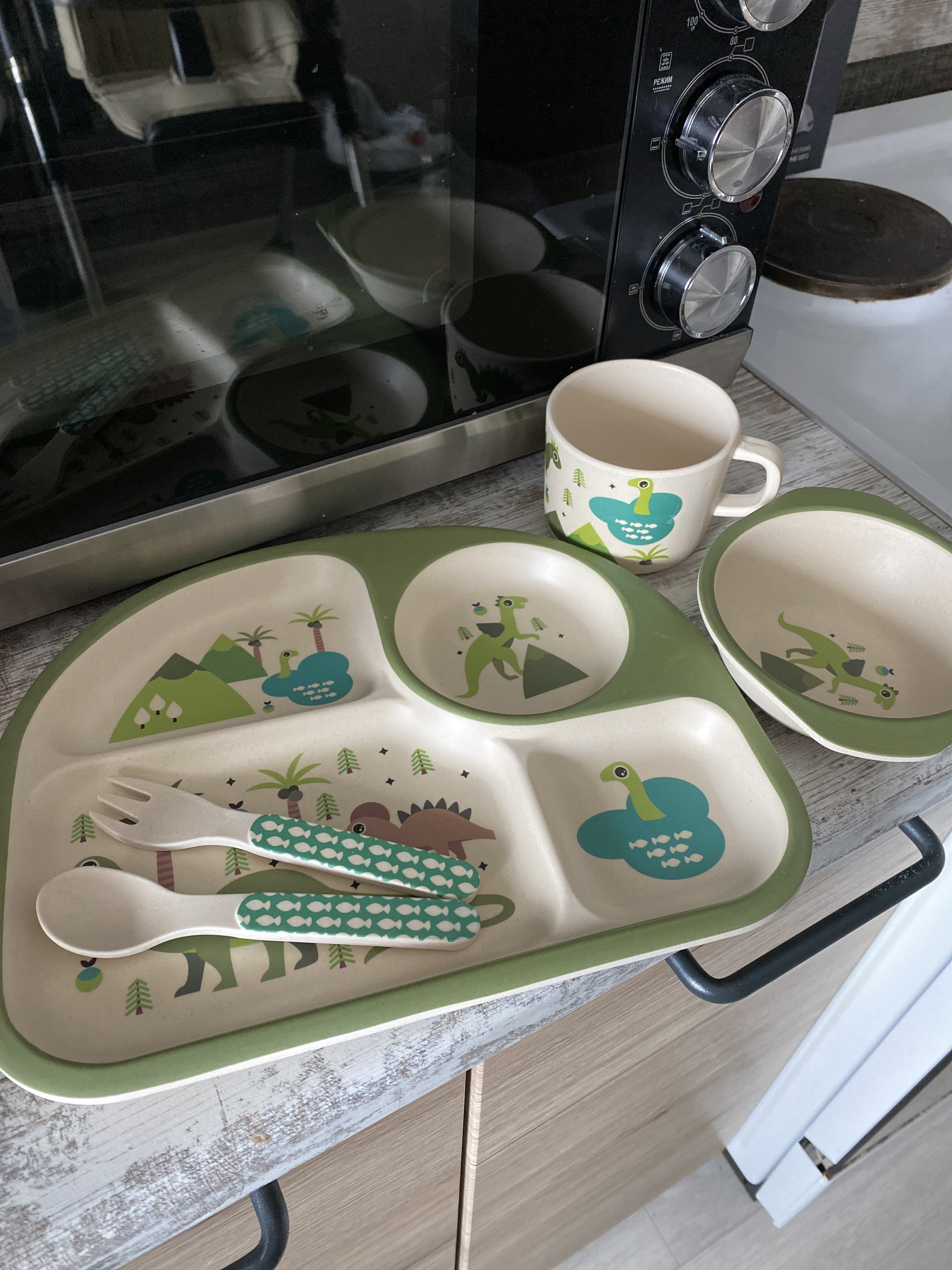 Фотография покупателя товара Набор детской посуды из бамбука «Динозаврики», 5 предметов: тарелка, миска, стакан, столовые приборы - Фото 1