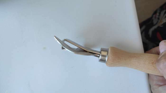Фотография покупателя товара Нож консервный с деревянной ручкой