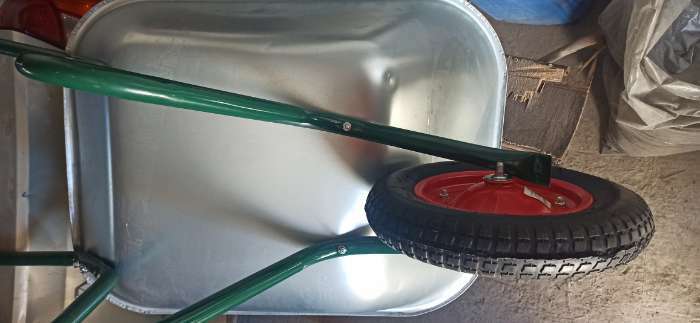 Фотография покупателя товара Тачка садовая, пневматическое колесо, 120 кг/65 л, кузов 0,6 мм (О9222)