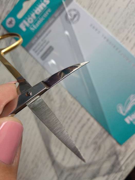 Фотография покупателя товара Ножницы маникюрные, загнутые, узкие, 10,5 см, цвет серебристый/золотистый - Фото 3